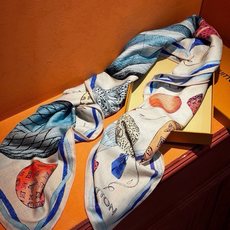 ❄【双面同色】原单Lv140cm丝绒方巾,《热气球》,本款方巾全新加入 U价🉐️ and Away 系列,致意路易威登的 ❄【双面同色】原单Lv140cm丝绒方巾,《热气球》,本款方巾全新加入 U价🉐️ and Away 系列,致意路易威登的