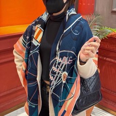 ❄️【双面同色】原单爱马仕140cm丝绒方巾💕 《平衡马车》,没有体验过野村大辅的豪华马车,就不算拥有丰富的人生经历。就 ❄️【双面同色】原单爱马仕140cm丝绒方巾💕 《平衡马车》,没有体验过野村大辅的豪华马车,就不算拥有丰富的人生经历。就