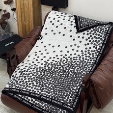 Chanel新品~ 【140顶级丝绒双面同色披肩】 披肩设计真的好有突破 粉色米色格优雅甜美 感觉每一款错过了就不会再有 Chanel新品~ 【140顶级丝绒双面同色披肩】 披肩设计真的好有突破 粉色米色格优雅甜美 感觉每一款错过了就不会再有