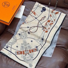 “星辰合唱曲”140丝绒双面同色披肩 手工卷边丝绒方巾(30%桑蚕丝70%羊绒) 这款经典单品展现强大而迷人的女性魅力精 “星辰合唱曲”140丝绒双面同色披肩 手工卷边丝绒方巾(30%桑蚕丝70%羊绒) 这款经典单品展现强大而迷人的女性魅力精