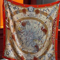 “星辰合唱曲”140丝绒双面同色披肩 手工卷边丝绒方巾(30%桑蚕丝70%羊绒) 这款经典单品展现强大而迷人的女性魅力精 “星辰合唱曲”140丝绒双面同色披肩 手工卷边丝绒方巾(30%桑蚕丝70%羊绒) 这款经典单品展现强大而迷人的女性魅力精