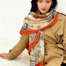“星辰合唱曲”140丝绒双面同色披肩 手工卷边丝绒方巾(30%桑蚕丝70%羊绒) 这款经典单品展现强大而迷人的女性魅力精 “星辰合唱曲”140丝绒双面同色披肩 手工卷边丝绒方巾(30%桑蚕丝70%羊绒) 这款经典单品展现强大而迷人的女性魅力精