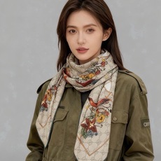 Gucci新款方巾 Gucci动物和花卉印花 品牌典藏图案在与全新醒目印花的衬托下熠熠生辉。这款方巾匠心缀饰动物和花卉印 Gucci新款方巾 Gucci动物和花卉印花 品牌典藏图案在与全新醒目印花的衬托下熠熠生辉。这款方巾匠心缀饰动物和花卉印