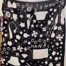 上新❤️ 【Chanel】 经典茶花优雅Coco风,Chanel最新菱格丝绒大方巾~气质到骨子里,香奶奶新一季的面料超 上新❤️ 【Chanel】 经典茶花优雅Coco风,Chanel最新菱格丝绒大方巾~气质到骨子里,香奶奶新一季的面料超