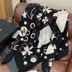 上新❤️ 【Chanel】 经典茶花优雅Coco风,Chanel最新菱格丝绒大方巾~气质到骨子里,香奶奶新一季的面料超 上新❤️ 【Chanel】 经典茶花优雅Coco风,Chanel最新菱格丝绒大方巾~气质到骨子里,香奶奶新一季的面料超