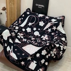 上新❤️ 【Chanel】 经典茶花优雅Coco风,Chanel最新菱格丝绒大方巾~气质到骨子里,香奶奶新一季的面料超 上新❤️ 【Chanel】 经典茶花优雅Coco风,Chanel最新菱格丝绒大方巾~气质到骨子里,香奶奶新一季的面料超