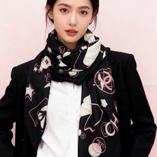 上新❤️ 【Chanel】 经典茶花优雅Coco风,Chanel最新菱格丝绒大方巾~气质到骨子里,香奶奶新一季的面料超 上新❤️ 【Chanel】 经典茶花优雅Coco风,Chanel最新菱格丝绒大方巾~气质到骨子里,香奶奶新一季的面料超