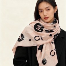 上新❤️ 【Chanel】 经典茶花优雅Coco风,Chanel最新菱格丝绒大方巾~气质到骨子里,香奶奶新一季的面料超 上新❤️ 【Chanel】 经典茶花优雅Coco风,Chanel最新菱格丝绒大方巾~气质到骨子里,香奶奶新一季的面料超