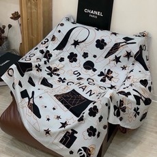 上新❤️ 【Chanel】 经典茶花优雅Coco风,Chanel最新菱格丝绒大方巾~气质到骨子里,香奶奶新一季的面料超 上新❤️ 【Chanel】 经典茶花优雅Coco风,Chanel最新菱格丝绒大方巾~气质到骨子里,香奶奶新一季的面料超