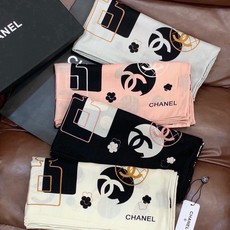 上新❤️ 【Chanel】 经典茶花优雅Coco风,Chanel最新菱格丝绒大方巾~气质到骨子里,香奶奶新一季的面料超 上新❤️ 【Chanel】 经典茶花优雅Coco风,Chanel最新菱格丝绒大方巾~气质到骨子里,香奶奶新一季的面料超