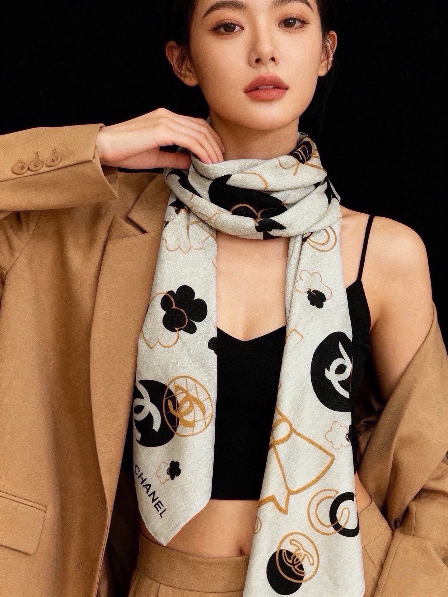 上新❤️ 【Chanel】 经典茶花优雅Coco风,Chanel最新菱格丝绒大方巾~气质到骨子里,香奶奶新一季的面料超 上新❤️ 【Chanel】 经典茶花优雅Coco风,Chanel最新菱格丝绒大方巾~气质到骨子里,香奶奶新一季的面料超