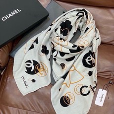 上新❤️ 【Chanel】 经典茶花优雅Coco风,Chanel最新菱格丝绒大方巾~气质到骨子里,香奶奶新一季的面料超 上新❤️ 【Chanel】 经典茶花优雅Coco风,Chanel最新菱格丝绒大方巾~气质到骨子里,香奶奶新一季的面料超