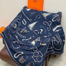 爱马仕(Hermes)【💗】 | “马具故事的诗意回顾”140披肩 【上新❤️】 永远秉承高品质 手工卷边羊绒和真丝混 爱马仕(Hermes)【💗】 | “马具故事的诗意回顾”140披肩 【上新❤️】 永远秉承高品质 手工卷边羊绒和真丝混