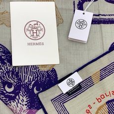 爱马仕(Hermes)【💗】 | “马具故事的诗意回顾”140披肩 【上新❤️】 永远秉承高品质 手工卷边羊绒和真丝混 爱马仕(Hermes)【💗】 | “马具故事的诗意回顾”140披肩 【上新❤️】 永远秉承高品质 手工卷边羊绒和真丝混