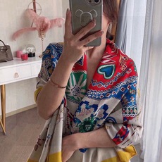 爱马仕~秋冬搭配利器❗️顶级双面同色 版真丝羊绒披肩!!1条等于2条】点睛精彩,图案和配色都超级喜欢,又一款双面配色工艺 爱马仕~秋冬搭配利器❗️顶级双面同色 版真丝羊绒披肩!!1条等于2条】点睛精彩,图案和配色都超级喜欢,又一款双面配色工艺