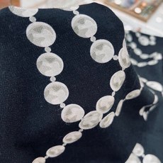 【▪️CHANEL新款 双面同色丝绒方巾】 温柔而娴静,珍珠优雅气质!柔软顺滑的感觉真的舒服到心都化了!Chanel经典 【▪️CHANEL新款 双面同色丝绒方巾】 温柔而娴静,珍珠优雅气质!柔软顺滑的感觉真的舒服到心都化了!Chanel经典