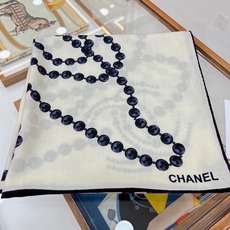 【▪️CHANEL新款 双面同色丝绒方巾】 温柔而娴静,珍珠优雅气质!柔软顺滑的感觉真的舒服到心都化了!Chanel经典 【▪️CHANEL新款 双面同色丝绒方巾】 温柔而娴静,珍珠优雅气质!柔软顺滑的感觉真的舒服到心都化了!Chanel经典