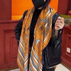 💟抢先 上新💞【双面同色丝绒方巾】手工卷边山羊绒和真丝混纺披肩(70%山羊绒,30%桑蚕丝) 这款披肩采用经典山羊绒和真 💟抢先 上新💞【双面同色丝绒方巾】手工卷边山羊绒和真丝混纺披肩(70%山羊绒,30%桑蚕丝) 这款披肩采用经典山羊绒和真