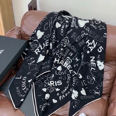 高级成衣系列~Chanel 【140双面同色丝绒披肩】 此系列谱写一曲自由轻灵的赞歌 本系列作品创新演绎品牌的风格符号 高级成衣系列~Chanel 【140双面同色丝绒披肩】 此系列谱写一曲自由轻灵的赞歌 本系列作品创新演绎品牌的风格符号
