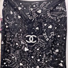 高级成衣系列~Chanel 【140双面同色丝绒披肩】 此系列谱写一曲自由轻灵的赞歌 本系列作品创新演绎品牌的风格符号 高级成衣系列~Chanel 【140双面同色丝绒披肩】 此系列谱写一曲自由轻灵的赞歌 本系列作品创新演绎品牌的风格符号