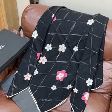 📦新款💖💖🏻🏻【山茶花印花140】140丝绒双面同色印花方巾‼️抢‼️VIP推荐 ‼️下手一定要快【高端 大爱 ‼️纯羊 📦新款💖💖🏻🏻【山茶花印花140】140丝绒双面同色印花方巾‼️抢‼️VIP推荐 ‼️下手一定要快【高端 大爱 ‼️纯羊