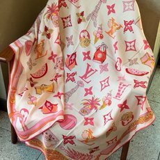 LV x TM 140披肩 【140顶级丝绒双面同色披肩】 本款L Multicolor披肩出自路易威登与知名日本艺术家 LV x TM 140披肩 【140顶级丝绒双面同色披肩】 本款L Multicolor披肩出自路易威登与知名日本艺术家