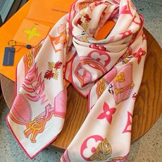 LV x TM 140披肩 【140顶级丝绒双面同色披肩】 本款L Multicolor披肩出自路易威登与知名日本艺术家 LV x TM 140披肩 【140顶级丝绒双面同色披肩】 本款L Multicolor披肩出自路易威登与知名日本艺术家