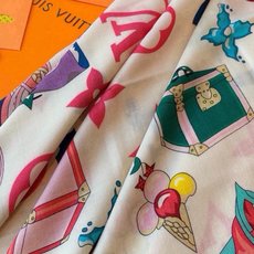 LV x TM 140披肩 【140顶级丝绒双面同色披肩】 本款L Multicolor披肩出自路易威登与知名日本艺术家 LV x TM 140披肩 【140顶级丝绒双面同色披肩】 本款L Multicolor披肩出自路易威登与知名日本艺术家