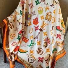LV x TM 140披肩 【140顶级丝绒双面同色披肩】 本款L Multicolor披肩出自路易威登与知名日本艺术家 LV x TM 140披肩 【140顶级丝绒双面同色披肩】 本款L Multicolor披肩出自路易威登与知名日本艺术家