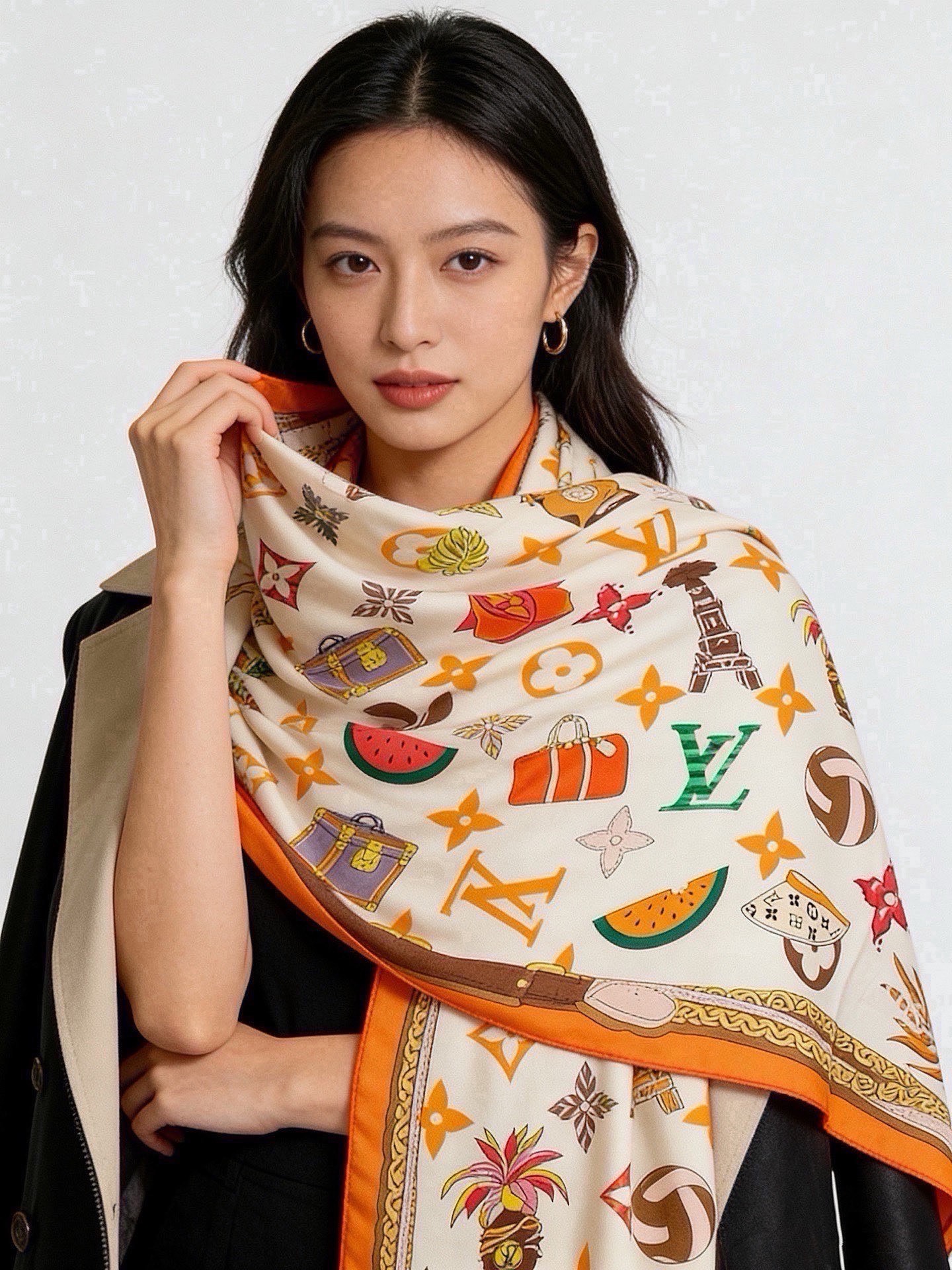 LV x TM 140披肩 【140顶级丝绒双面同色披肩】 本款L Multicolor披肩出自路易威登与知名日本艺术家 LV x TM 140披肩 【140顶级丝绒双面同色披肩】 本款L Multicolor披肩出自路易威登与知名日本艺术家