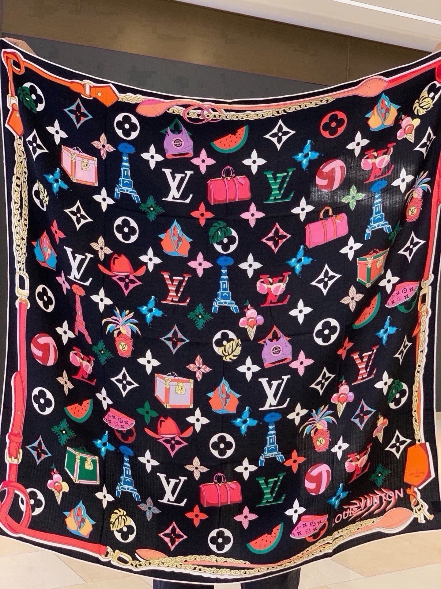 LV x TM 140披肩 【140顶级丝绒双面同色披肩】 本款L Multicolor披肩出自路易威登与知名日本艺术家
