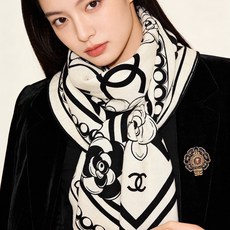 高级成衣系列~Chanel 【140双面同色丝绒披肩】 此系列谱写一曲自由轻灵的赞歌 本系列作品创新演绎品牌的风格符号 高级成衣系列~Chanel 【140双面同色丝绒披肩】 此系列谱写一曲自由轻灵的赞歌 本系列作品创新演绎品牌的风格符号