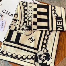 高级成衣系列~Chanel 【140双面同色丝绒披肩】 此系列谱写一曲自由轻灵的赞歌 本系列作品创新演绎品牌的风格符号 高级成衣系列~Chanel 【140双面同色丝绒披肩】 此系列谱写一曲自由轻灵的赞歌 本系列作品创新演绎品牌的风格符号