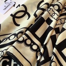高级成衣系列~Chanel 【140双面同色丝绒披肩】 此系列谱写一曲自由轻灵的赞歌 本系列作品创新演绎品牌的风格符号 高级成衣系列~Chanel 【140双面同色丝绒披肩】 此系列谱写一曲自由轻灵的赞歌 本系列作品创新演绎品牌的风格符号