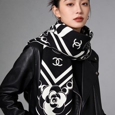 高级成衣系列~Chanel 【140双面同色丝绒披肩】 此系列谱写一曲自由轻灵的赞歌 本系列作品创新演绎品牌的风格符号 高级成衣系列~Chanel 【140双面同色丝绒披肩】 此系列谱写一曲自由轻灵的赞歌 本系列作品创新演绎品牌的风格符号
