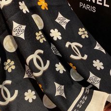 香奈儿上新❤️ 【Chanel】 经典茶花优雅Coco风,Chanel最新丝绒大方巾~气质到骨子里,香奶奶新一季的面料 香奈儿上新❤️ 【Chanel】 经典茶花优雅Coco风,Chanel最新丝绒大方巾~气质到骨子里,香奶奶新一季的面料