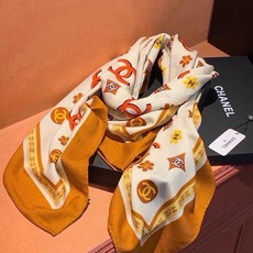 香奈儿上新❤️ 【Chanel】 经典茶花优雅Coco风,Chanel最新丝绒大方巾~气质到骨子里,香奶奶新一季的面料 香奈儿上新❤️ 【Chanel】 经典茶花优雅Coco风,Chanel最新丝绒大方巾~气质到骨子里,香奶奶新一季的面料