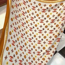 香奈儿上新❤️ 【Chanel】 经典茶花优雅Coco风,Chanel最新丝绒大方巾~气质到骨子里,香奶奶新一季的面料 香奈儿上新❤️ 【Chanel】 经典茶花优雅Coco风,Chanel最新丝绒大方巾~气质到骨子里,香奶奶新一季的面料