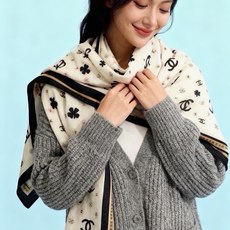 香奈儿上新❤️ 【Chanel】 经典茶花优雅Coco风,Chanel最新丝绒大方巾~气质到骨子里,香奶奶新一季的面料 香奈儿上新❤️ 【Chanel】 经典茶花优雅Coco风,Chanel最新丝绒大方巾~气质到骨子里,香奶奶新一季的面料