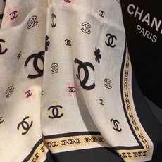香奈儿上新❤️ 【Chanel】 经典茶花优雅Coco风,Chanel最新丝绒大方巾~气质到骨子里,香奶奶新一季的面料 香奈儿上新❤️ 【Chanel】 经典茶花优雅Coco风,Chanel最新丝绒大方巾~气质到骨子里,香奶奶新一季的面料