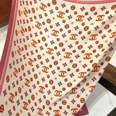 香奈儿上新❤️ 【Chanel】 经典茶花优雅Coco风,Chanel最新丝绒大方巾~气质到骨子里,香奶奶新一季的面料 香奈儿上新❤️ 【Chanel】 经典茶花优雅Coco风,Chanel最新丝绒大方巾~气质到骨子里,香奶奶新一季的面料