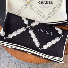 高级成衣系列~Chanel 【140双面同色丝绒披肩】 此系列谱写一曲自由轻灵的赞歌 本系列作品创新演绎品牌的风格符号 高级成衣系列~Chanel 【140双面同色丝绒披肩】 此系列谱写一曲自由轻灵的赞歌 本系列作品创新演绎品牌的风格符号