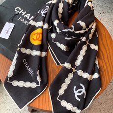 高级成衣系列~Chanel 【140双面同色丝绒披肩】 此系列谱写一曲自由轻灵的赞歌 本系列作品创新演绎品牌的风格符号 高级成衣系列~Chanel 【140双面同色丝绒披肩】 此系列谱写一曲自由轻灵的赞歌 本系列作品创新演绎品牌的风格符号
