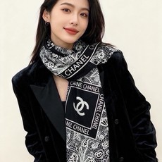 高级成衣系列~Chanel 【140双面同色丝绒披肩】 此系列谱写一曲自由轻灵的赞歌 本系列作品创新演绎品牌的风格符号 高级成衣系列~Chanel 【140双面同色丝绒披肩】 此系列谱写一曲自由轻灵的赞歌 本系列作品创新演绎品牌的风格符号