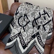 高级成衣系列~Chanel 【140双面同色丝绒披肩】 此系列谱写一曲自由轻灵的赞歌 本系列作品创新演绎品牌的风格符号 高级成衣系列~Chanel 【140双面同色丝绒披肩】 此系列谱写一曲自由轻灵的赞歌 本系列作品创新演绎品牌的风格符号