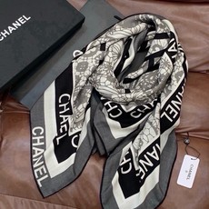 高级成衣系列~Chanel 【140双面同色丝绒披肩】 此系列谱写一曲自由轻灵的赞歌 本系列作品创新演绎品牌的风格符号 高级成衣系列~Chanel 【140双面同色丝绒披肩】 此系列谱写一曲自由轻灵的赞歌 本系列作品创新演绎品牌的风格符号