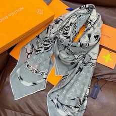 LV x TM 140披肩 【140顶级丝绒双面同色披肩】 本款L Multicolor披肩出自路易威登与知名日本艺术家 LV x TM 140披肩 【140顶级丝绒双面同色披肩】 本款L Multicolor披肩出自路易威登与知名日本艺术家