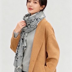 LV x TM 140披肩 【140顶级丝绒双面同色披肩】 本款L Multicolor披肩出自路易威登与知名日本艺术家 LV x TM 140披肩 【140顶级丝绒双面同色披肩】 本款L Multicolor披肩出自路易威登与知名日本艺术家