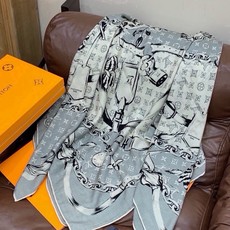 LV x TM 140披肩 【140顶级丝绒双面同色披肩】 本款L Multicolor披肩出自路易威登与知名日本艺术家 LV x TM 140披肩 【140顶级丝绒双面同色披肩】 本款L Multicolor披肩出自路易威登与知名日本艺术家