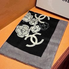 羊绒新款💞 新❤小香【山茶花长围巾】~超级抬气色!高级女人味!羊绒围巾也能这么美!!!这款双面花卉羊绒围巾真的好高级!香 羊绒新款💞 新❤小香【山茶花长围巾】~超级抬气色!高级女人味!羊绒围巾也能这么美!!!这款双面花卉羊绒围巾真的好高级!香